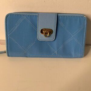 VERA BRADLEY PREPPY POLY SKY BLUE WALLET  FLIP LOCK CLOSURE